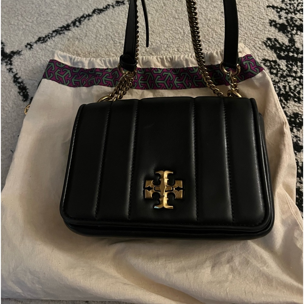 tory burch black purse. Excellent condition, I only wore it twice.